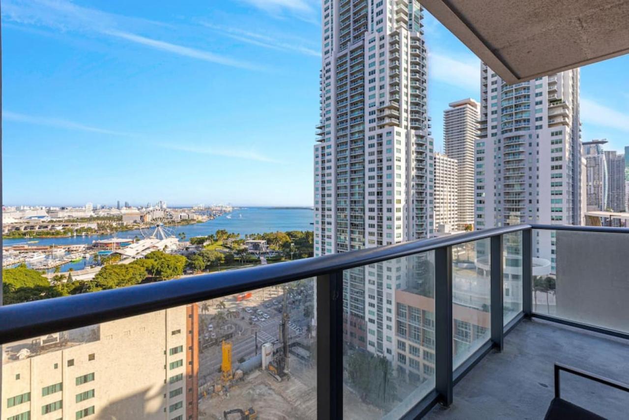 Corner Condo W/ Unrivaled Views Miami Exterior photo